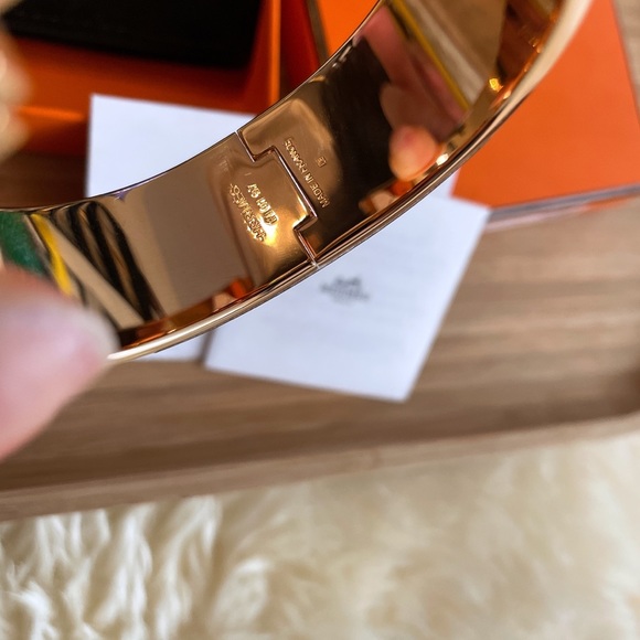 Sold)Hermès click H - Picture 3 of 3